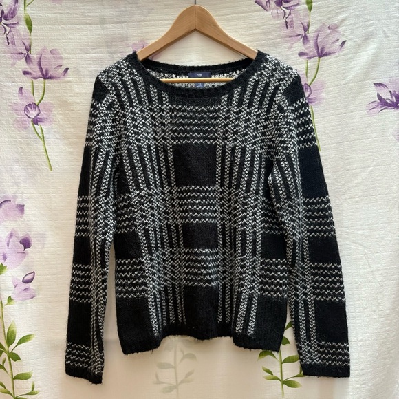 GAP Black and White Plaid Crewneck Sweater - Picture 1 of 3